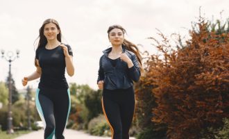 girls running